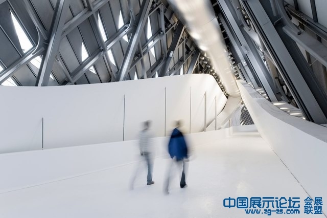 Zaragoza-Bridge-Pavilion-14.jpg