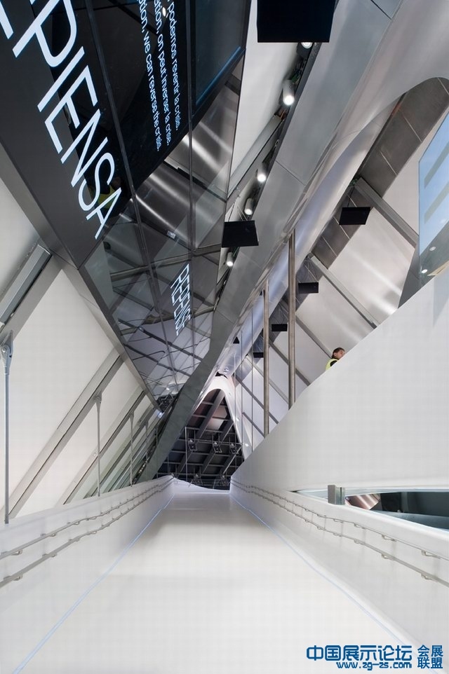 Zaragoza-Bridge-Pavilion-15.jpg