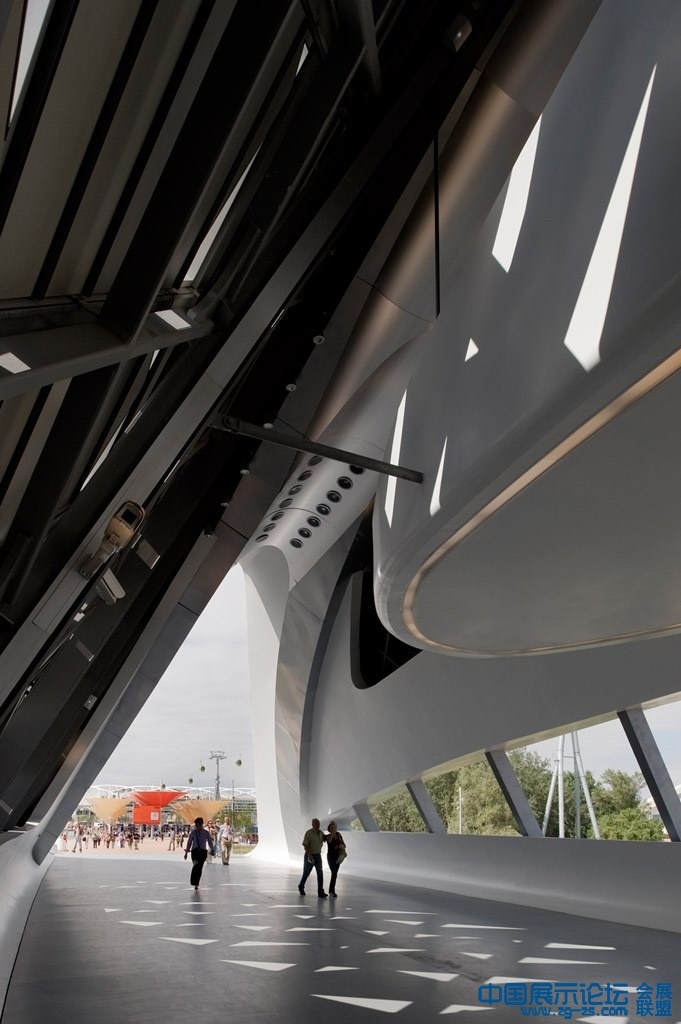 Zaragoza-Bridge-Pavilion-24.jpg